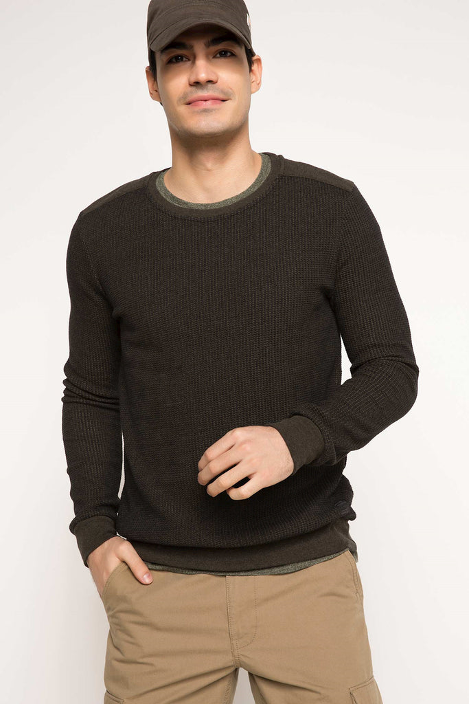 سويت شيرت بشعار