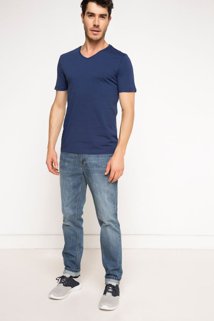 تي شيرت سادة بياقة V