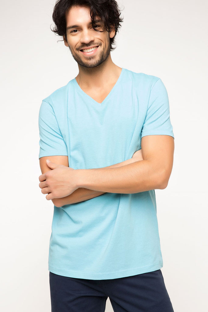 تي شيرت سادة بياقة V