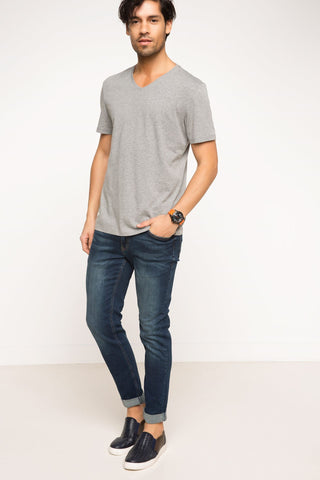 تي شيرت سادة بياقة V