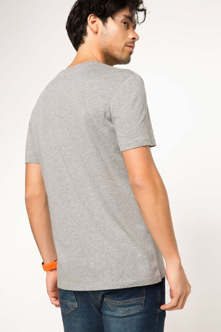 تي شيرت سادة بياقة V