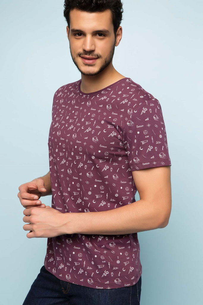 تي شيرت بطبعة