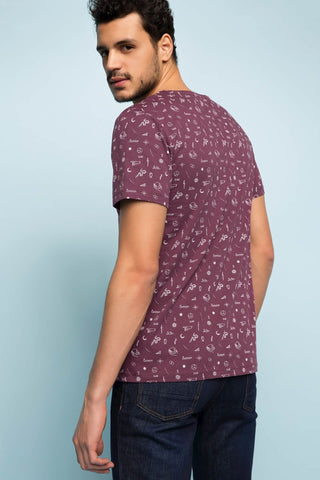 تي شيرت بطبعة