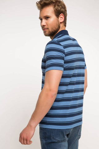 تي شيرت بولو مخطط