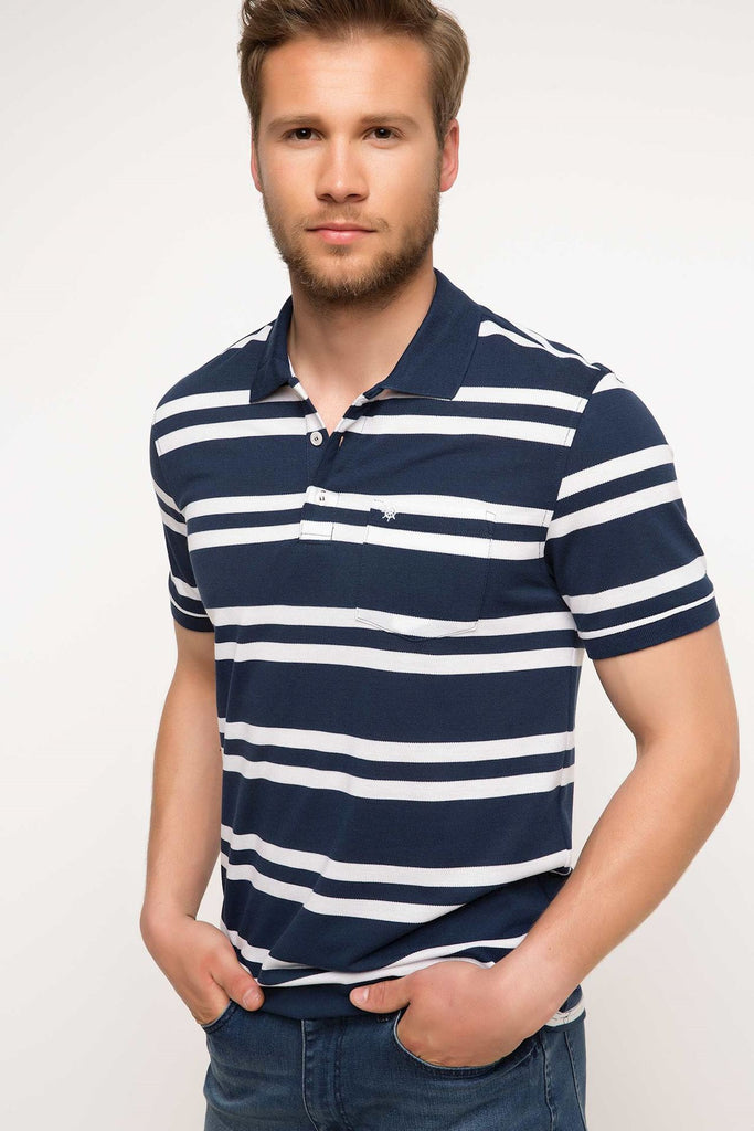 تي شيرت بولو مخطط