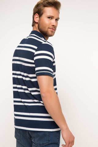 تي شيرت بولو مخطط