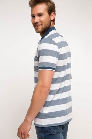 تي شيرت بولو مخطط