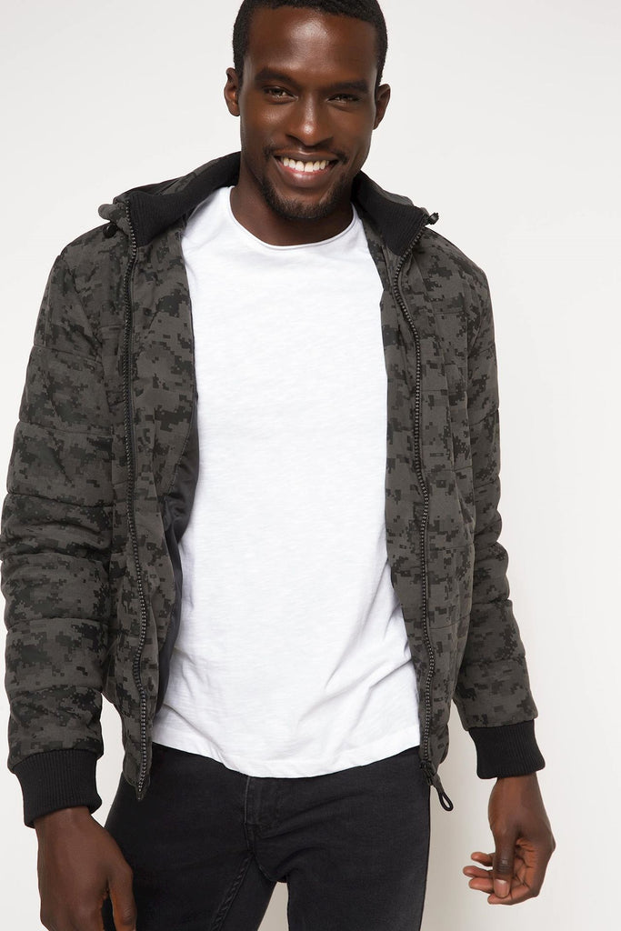 جاكيت بقبعة مبطن