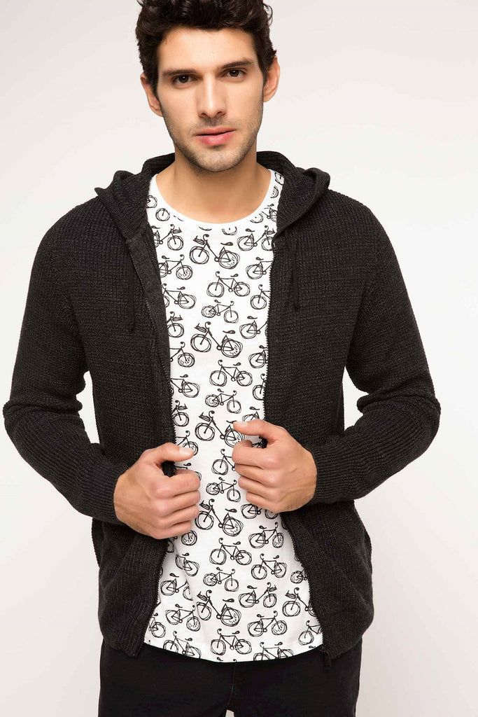 كنزة صوف تريكو بقبعة