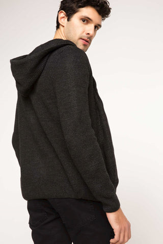 كنزة صوف تريكو بقبعة