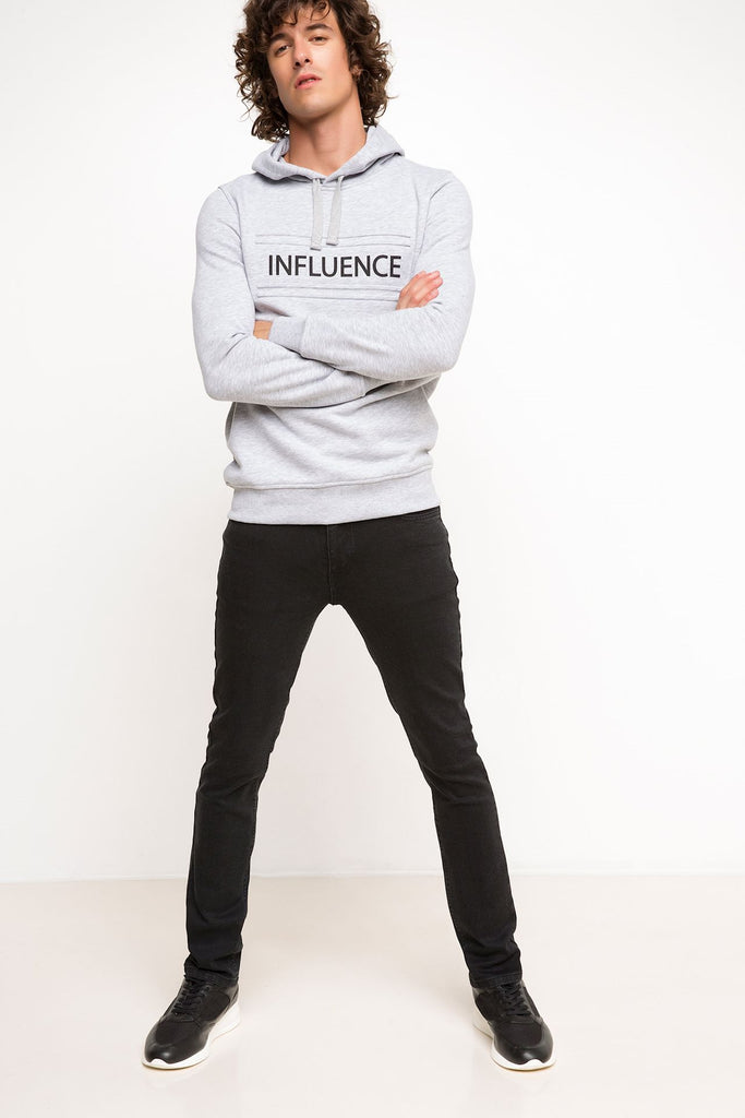 سويت شيرت بطبعة وقبعة