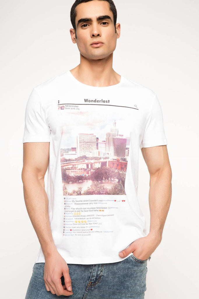 تي شيرت بطبعة